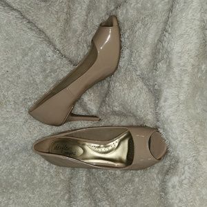 Dexflex Comfort Nude Heels Size 8